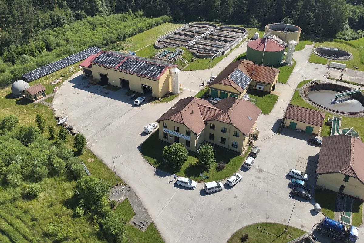 ČOV na Orave pokryla fotovoltika. Vodári očakávajú návratnosť do sedem rokov, zvažujú zdieľanie elektriny 